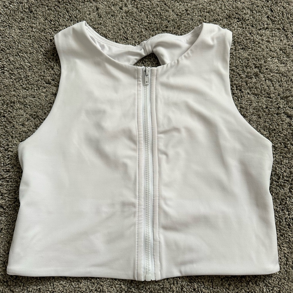 BuffBunny size front crop top in white